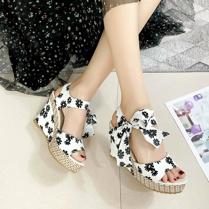 Floral peep deals toe wedges