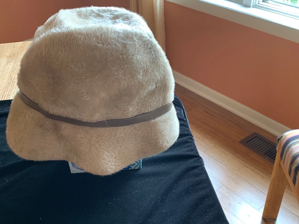 CHAPÉU FEMININO VINTAGE 1940s 1950s SEARS MILLINER MARFIM SUADE/PELE TAMANHO ÚNICO - Imagem 4 de 4