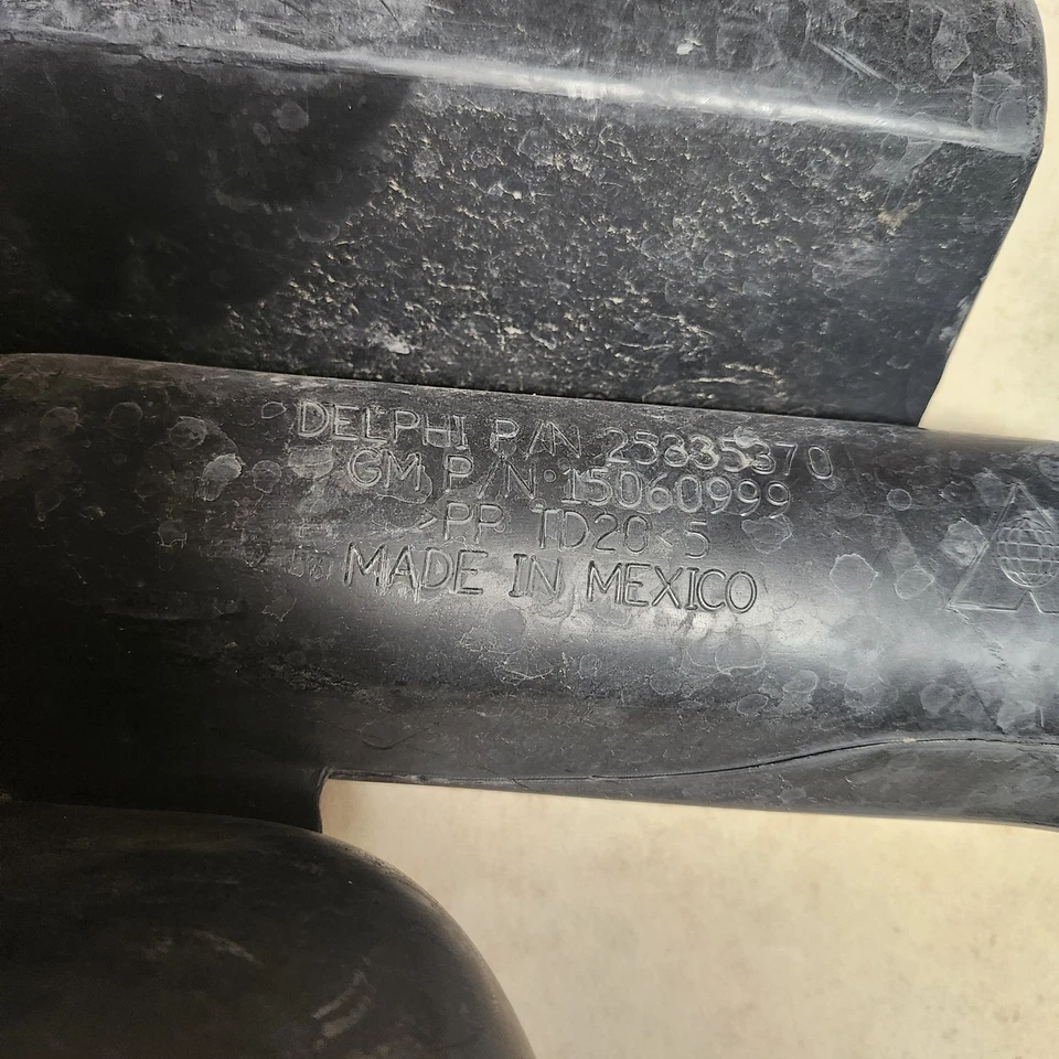 Camión/SUV LS Escalade 99-07 Chevy/GMC, conductos de admisión de aire OEM 15060999 Foto 3 de 3