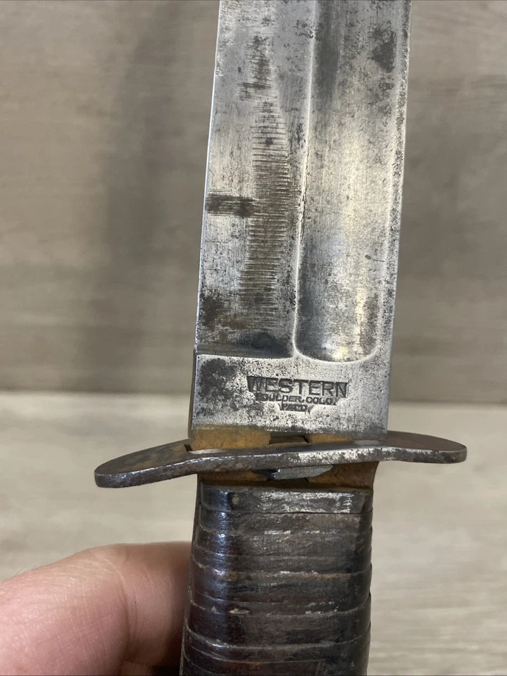 WW2 WESTERN CUTLERY BOULDER COLO. USA MILITARY SURVIVAL BOWIE KNIFE - Image 3 of 4