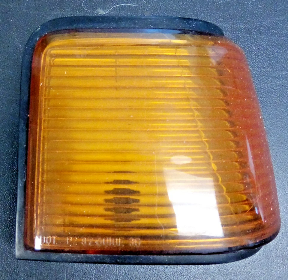 1987-88 Cutlass Supreme Salon Euro Pass RH Side Corner Lamp Light Lens FC-1DG - Image 2 of 4