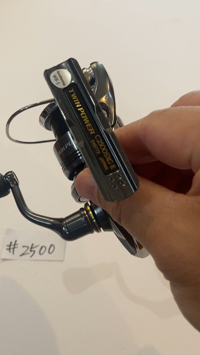 Shimano 24 TWIN POWER C2500SXG Spinning Reel Near Mint From JAPAN