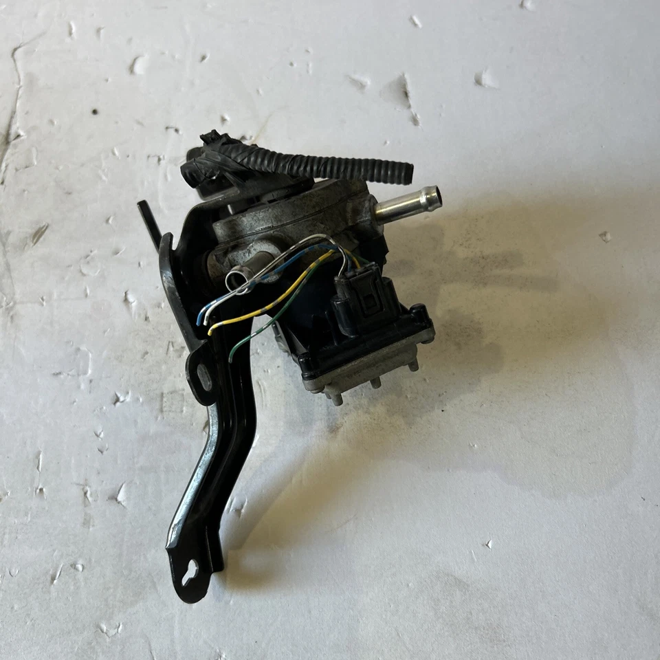 2010-2012 Lexus HS250h Hybrid Automatic Transmission Oil Cooler Pump 35300-75010 - Image 4 of 4