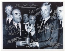 1966 WORLD CUP PHOTO MOORE & RAMSEY WITH TROPHY SIGNED BY TEN ENGLAND WINNERS