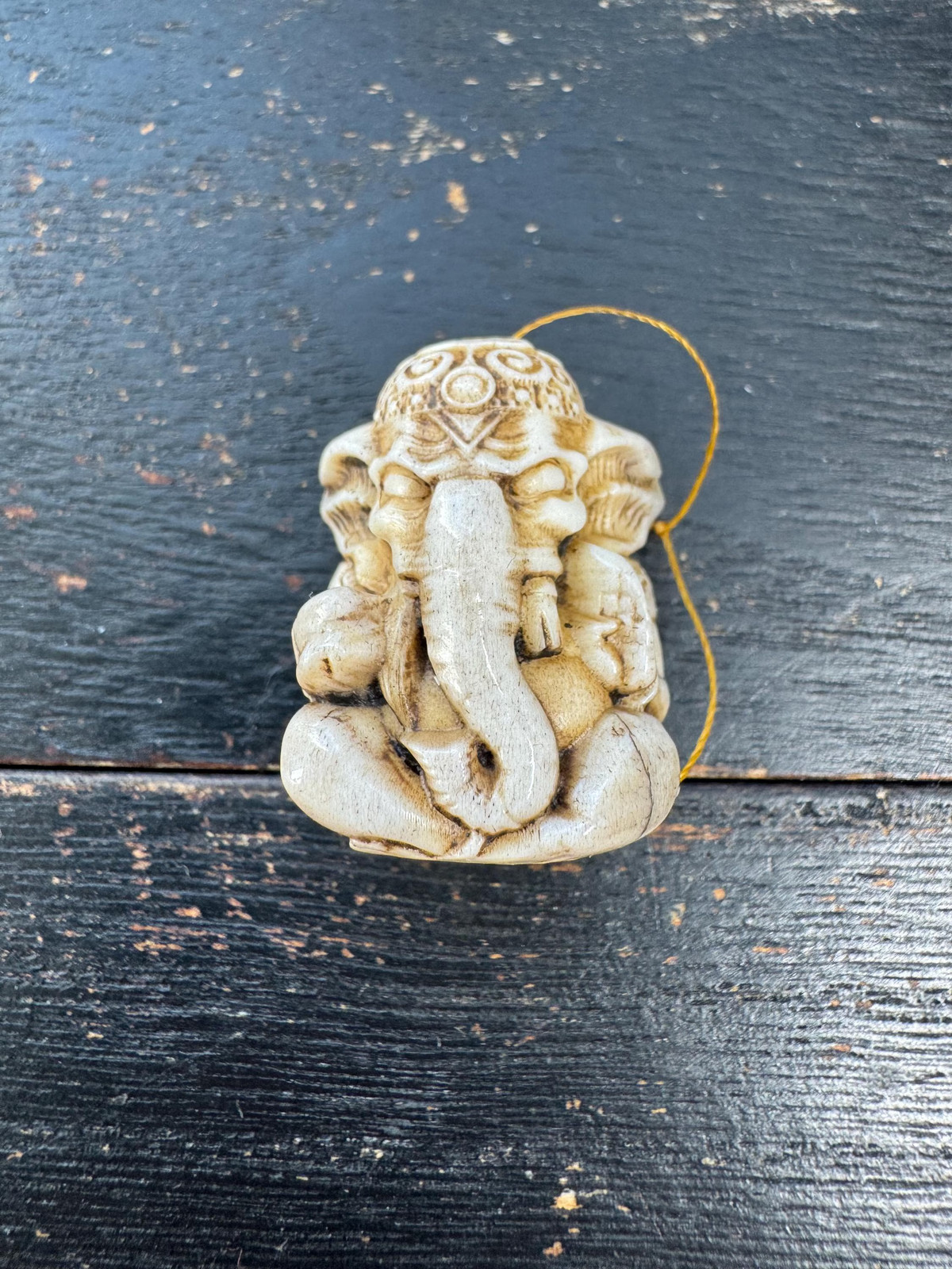 Colgante Ganesha con cuerno de ciervo tallado a mano | Amuleto hindú vintage ...