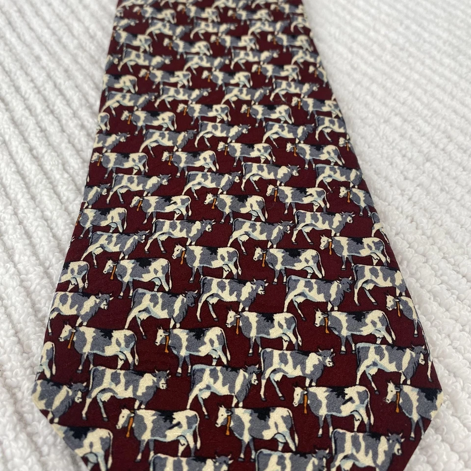 Corbata hecha a mano de novedad con estampado de vaca de seda borgoña artefactos de museo para hombre Foto 2 de 4