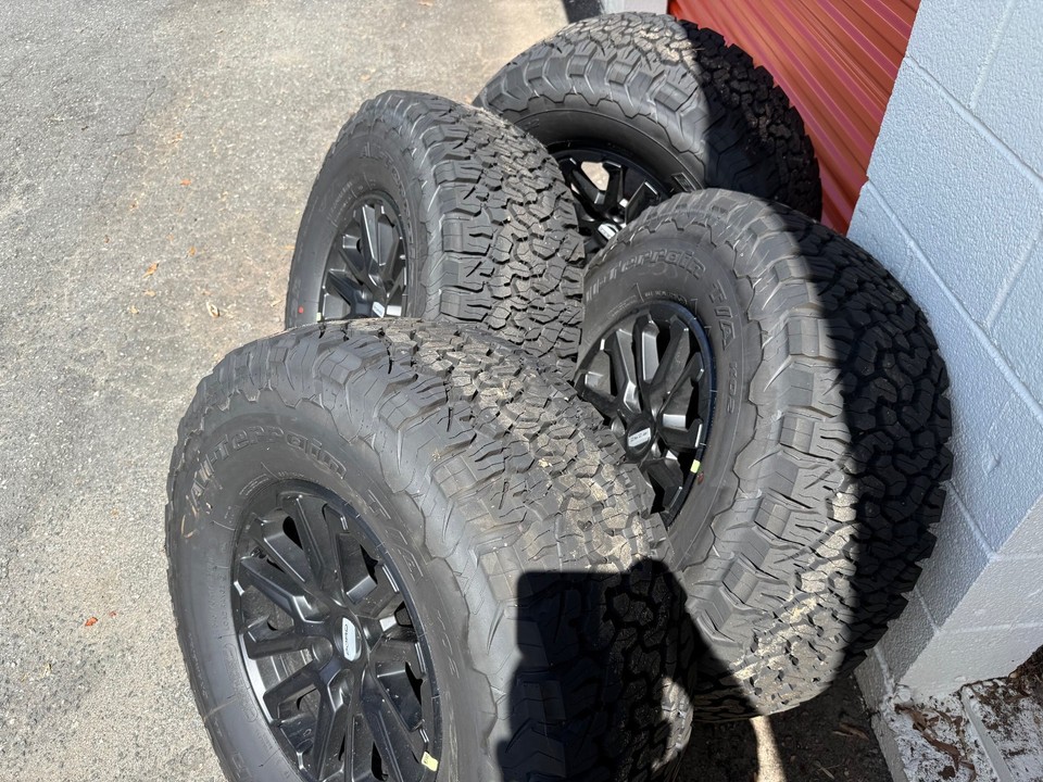 Ford F-150 Raptor 2024 17'' OEM Black Factory Wheels 35'' BFG AT KO2 ...