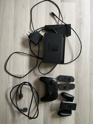 Nintendo Switch + Nintendo Pro Controller + Donkey Kong Tropical Freeze