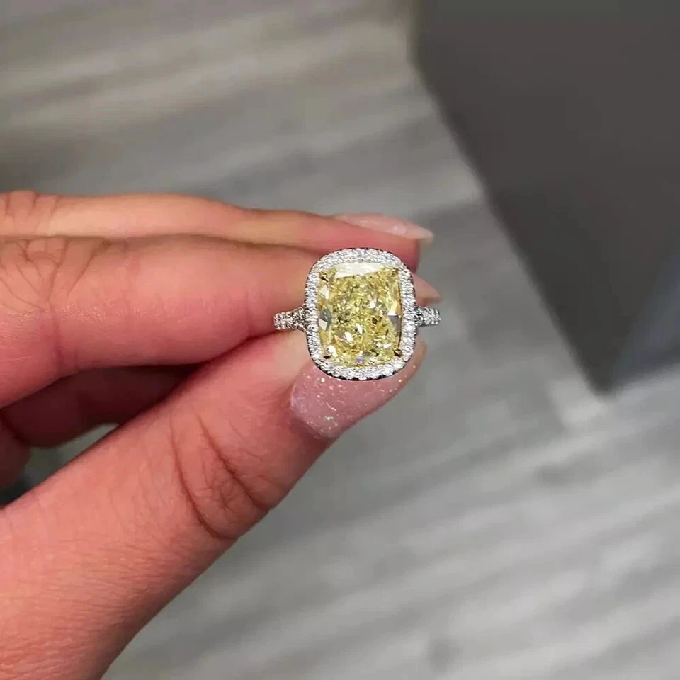 Anillo de diamantes cultivados en laboratorio amarillo vivo corte cojín de 3,50 quilates de oro blanco de 14 k certificado Foto 3 de 4