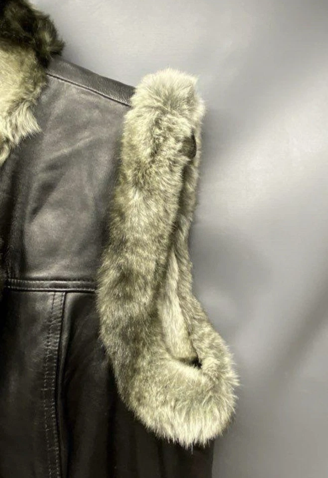 Terry Lewis Luxuries Genuine Leather Vest Black Gray Faux Fur Med Reversible - Image 4 of 4