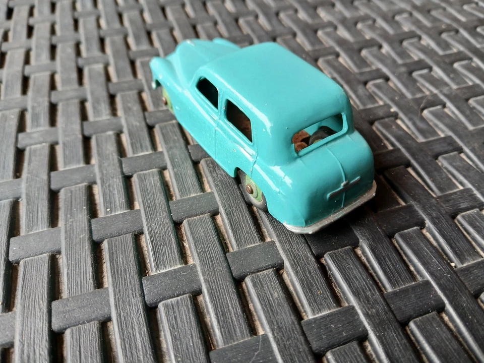 CORGI TOYS HILLMAN MINX OBSOLETA RESTAURATA - Immagine 2 di 4