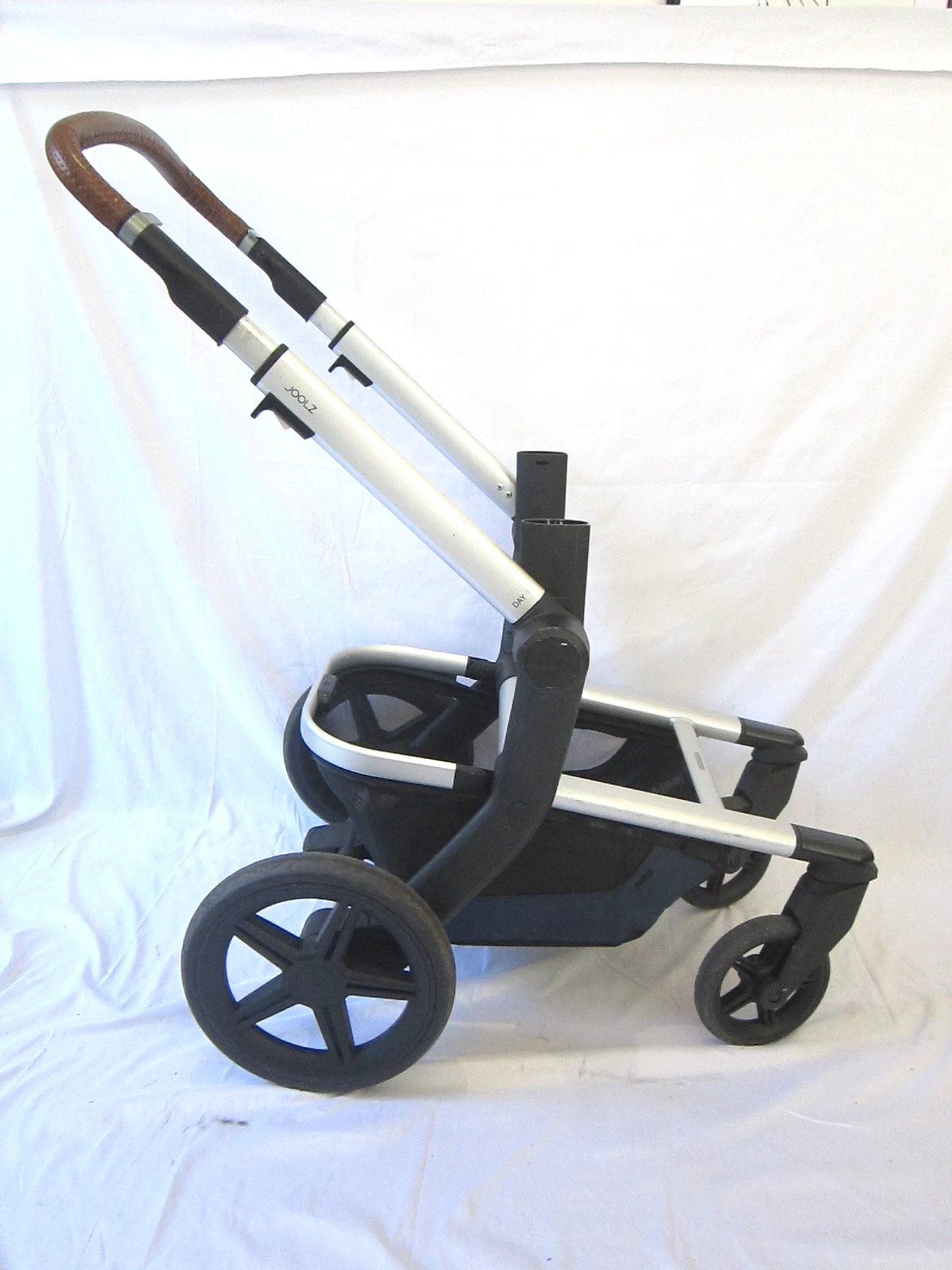Joolz day plus frame with wheels and basket