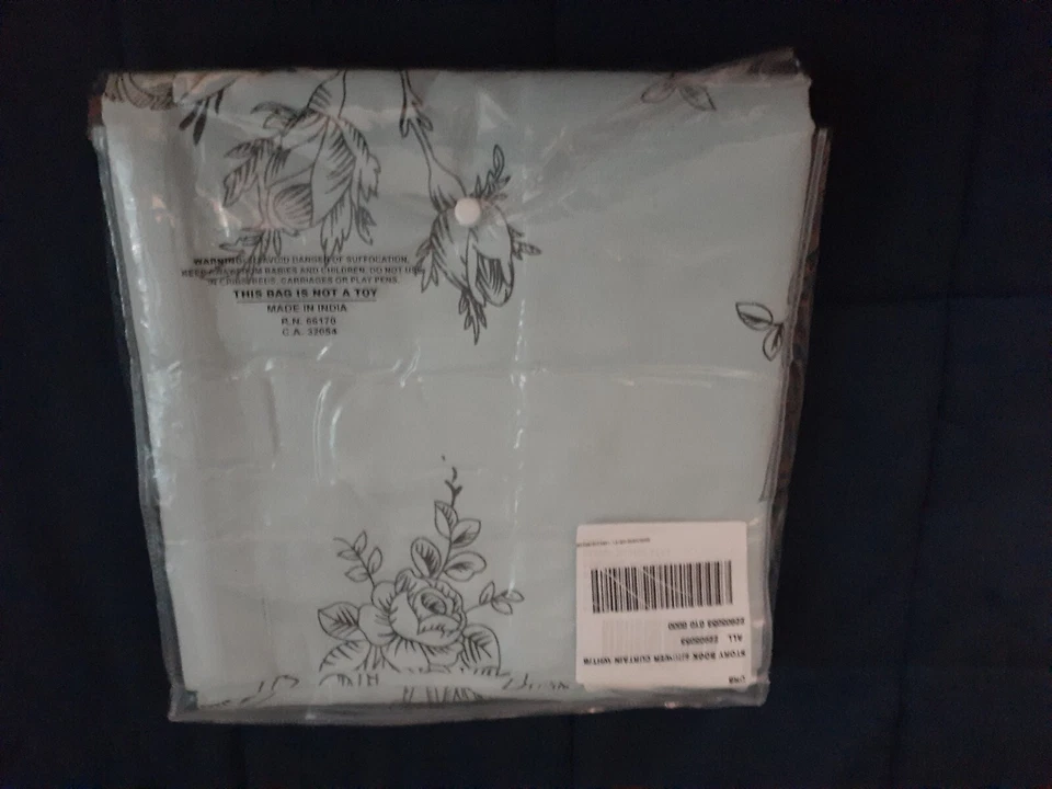 Urban Outfitters 淋浴帘故事书图案复古全新带包装罕见必看!! — 第 4/4 张图片