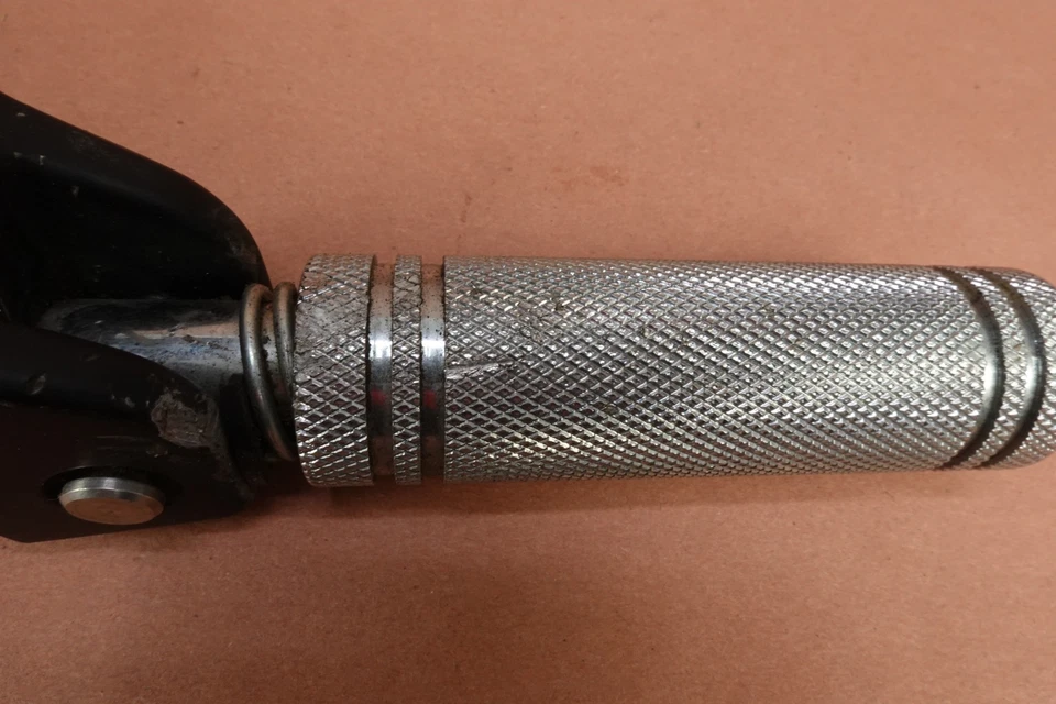 Clavija de pie de pasajero derecho Victory Magnum 2016-2017 Foto 2 de 4