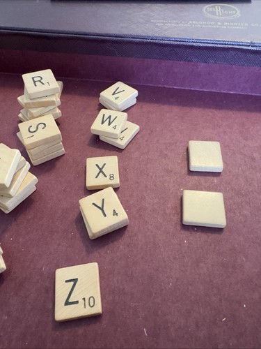 Vintage SCRABBLE Selchow & Righter Wood Trays Die And Tiles - Picture 5 of 15