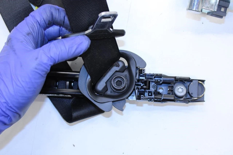 2010 梅赛德斯-奔驰 S550 前右手侧座皮带拉刀 221-860-92-85-9C94 原始设备制造商 — 第 4/4 张图片