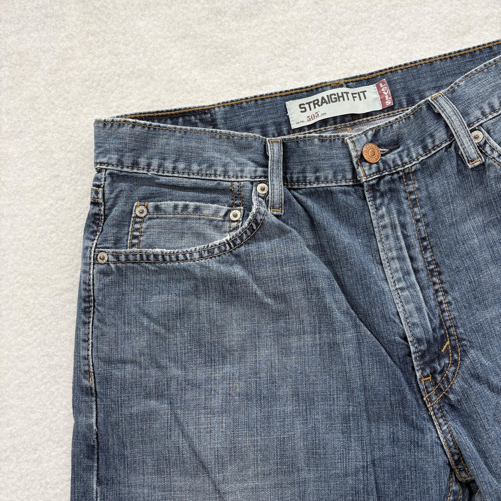 Levis 505 Jeans Mens 33x32 Blue Medium Wash Straight Leg Denim Casual 5-Pocket thumbnail 3