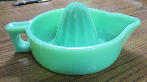 Vintage McKee SUNKIST  Jadite Reamer