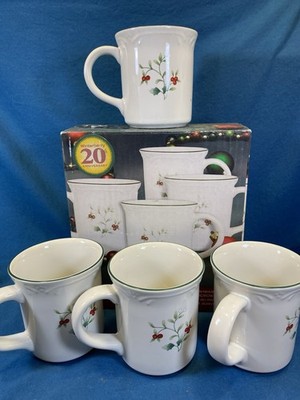 Set of 4 Pfaltzgraff Winterberry Coffee Tea Mugs 4  12 Ounce Microwave Safe