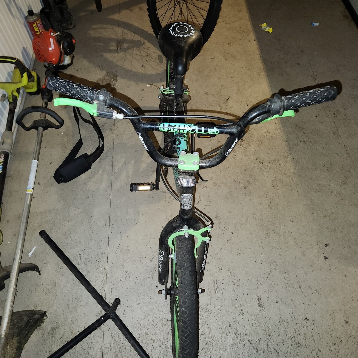 Razor Highroller FS20 Kids Dirt Bike with Adjustable Seat for Kids