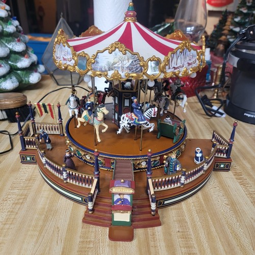Mr. Christmas Holiday Around the World Carousel Musical 2003 - Picture 2 of 11