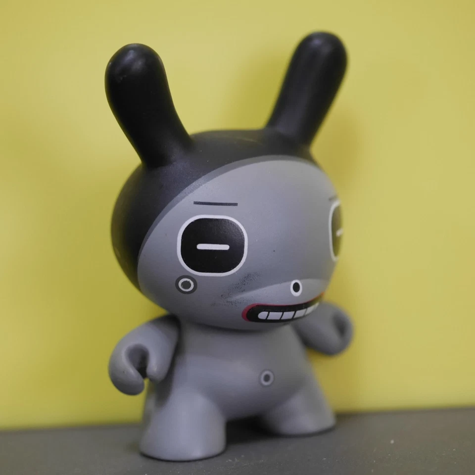 Kidrobot 3"Dunny 2004 DALEK Series Square Eyes Grey Vinyl Figure sell AS IS - Image 2 of 4