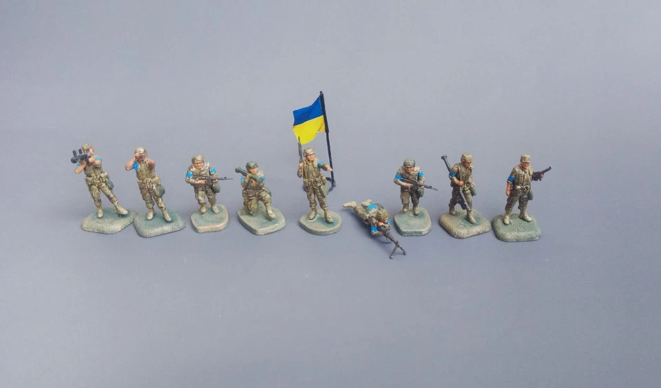 Pro-Painted "Blue team" 47th Brigade  Ukraine army 1/72 figures set A - Image 2 of 4