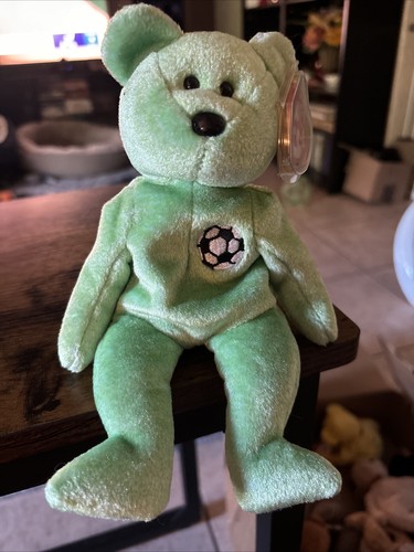Tel Aviv, orsacchiotti di peluche bendati con le foto dei bimbi rapiti