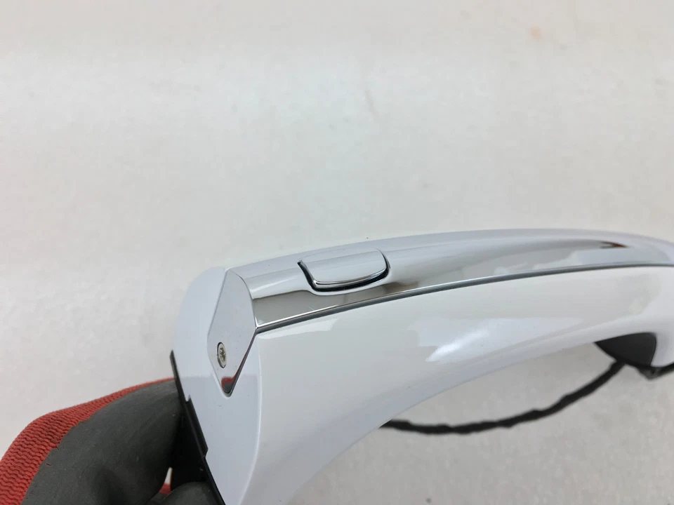 Manija de puerta exterior Buick Enclave 2018-24 Summit blanca 2 pines con cromo WA8624 Foto 3 de 4