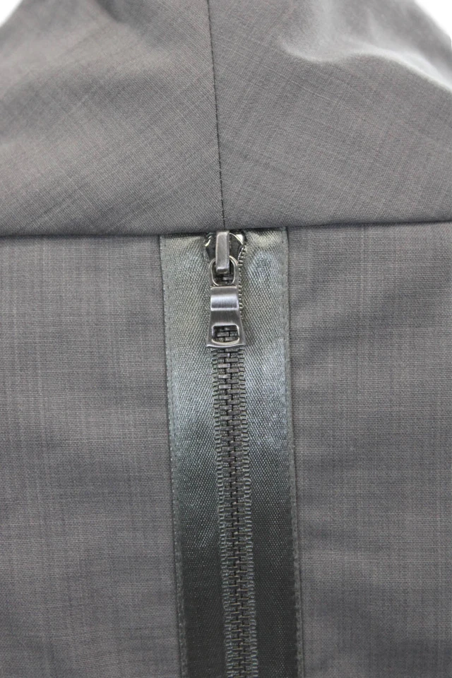 Vestido recto Magaschoni para mujer con cuello en V detalle drapeado sin mangas color topo talla S Foto 4 de 4