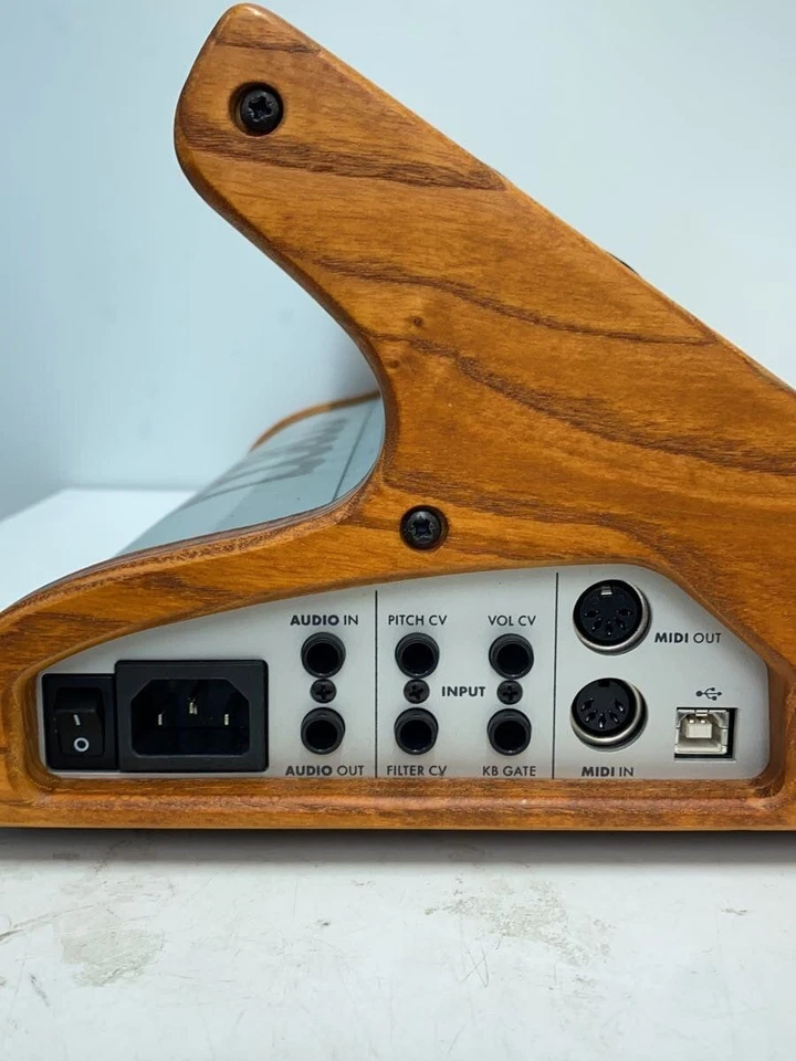 MOOG Sintetizador Posterior 25 Polifónico Analógico Usado Foto 4 de 4