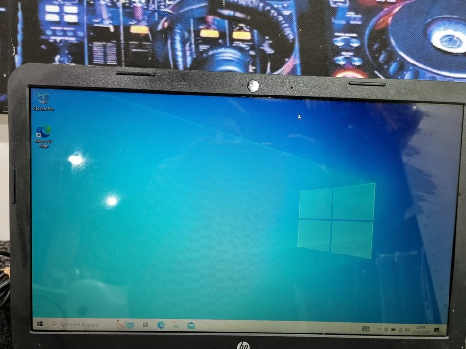 J948 HP 15-g094sa 15.6" - AMD Quad-Core A8-6410 APU 8GB RAM 1TB HDD Win10 Wifi - Image 2 of 4