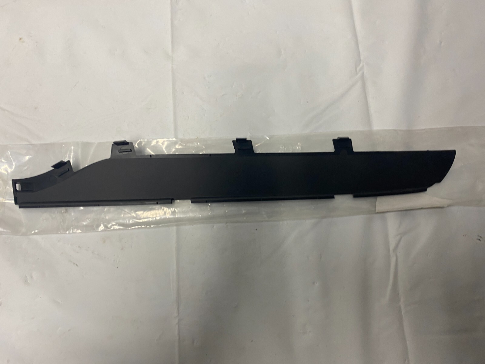 NEW MB GLA X156 FRONT RIGHT UPPER AIR FLOW SERRATION A1568881000 