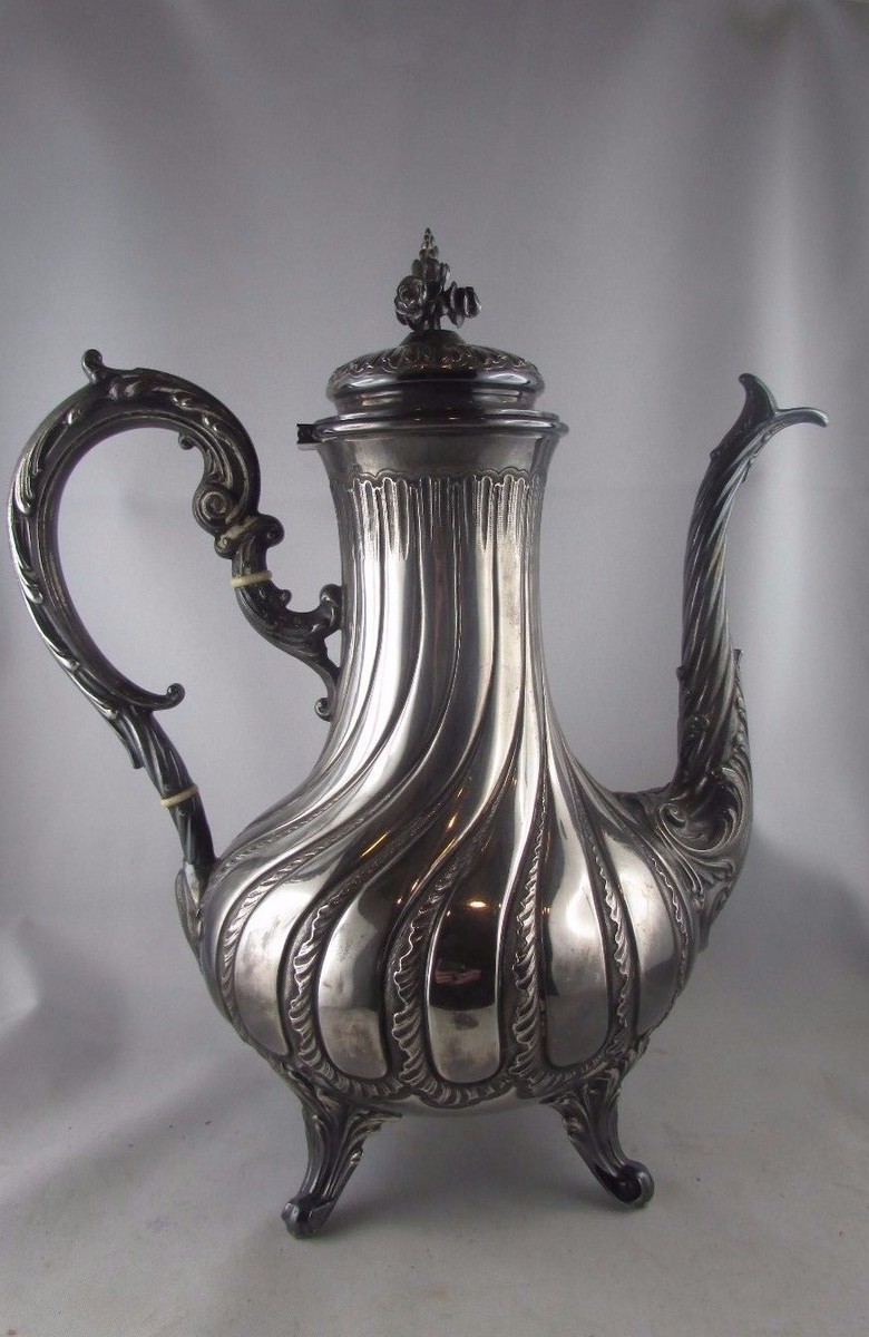 Lot de Plat rond de style Louis XV en argent, poinçon Minerve, modèle à