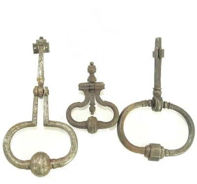LOT DE 3 HEURTOIRS FER FORGE EPOQUE 18 eme cle clef serrure verrou - Photo 1/4