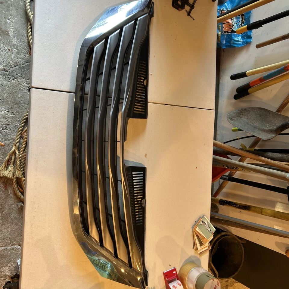 2011-2017 TOYOTA SIENNA FRONT UPPER RADIATOR GRILLE GRILL OEM  - Image 2 of 4