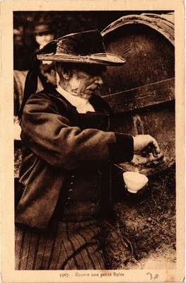 CPA Zugabe une petite Bolée FRANKREICH FOLKLORE (788087)