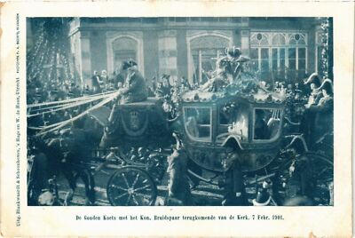 Old postcard AK De Gouden Koets mit het Kon.Bridespaar DUTCH ROYALTY (790969)
