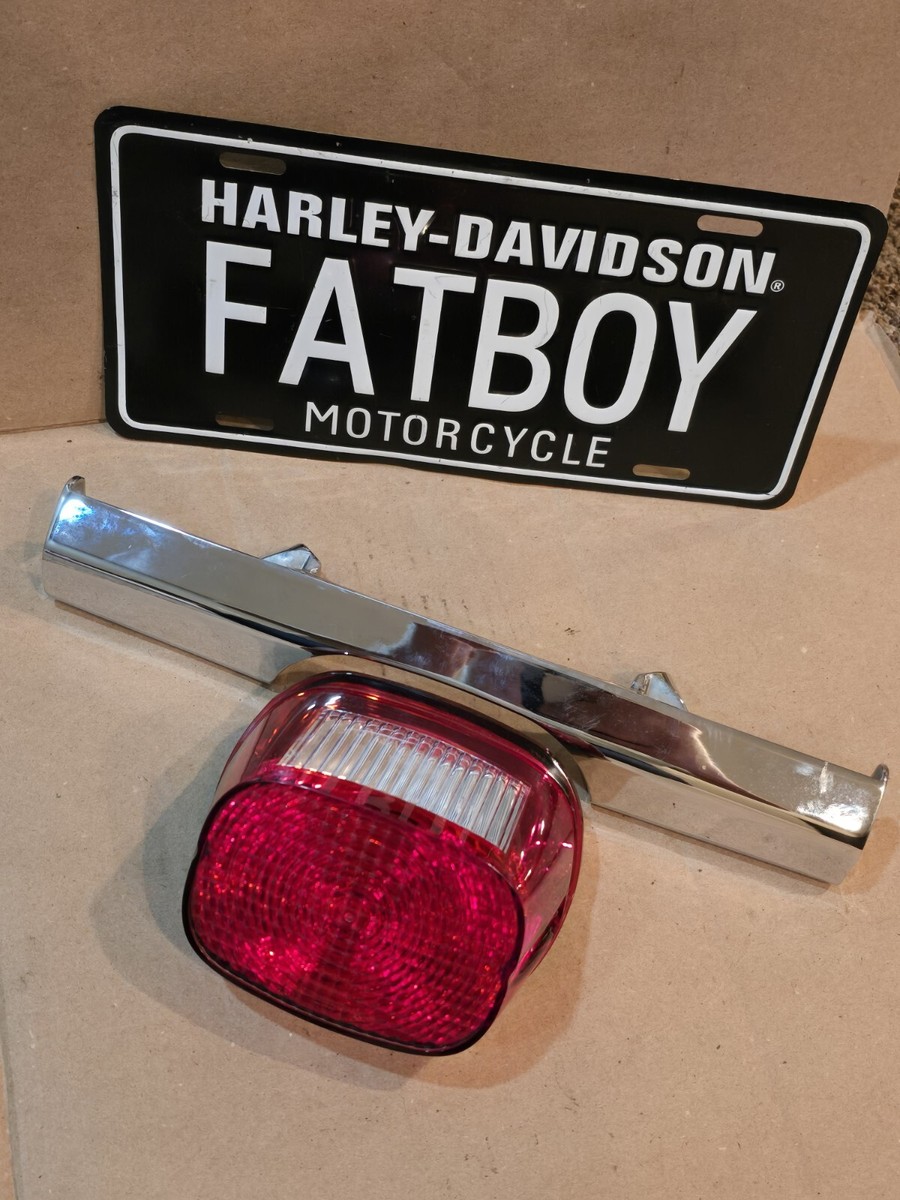 ビンテージ　テールランプ　Harley-Davidson Harley Davidson Touring Models Rear Turn Signal Bar 68510-74 68145