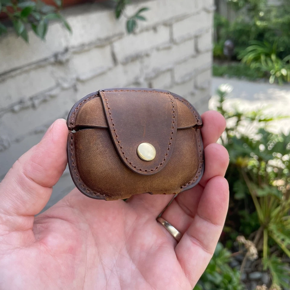 Funda de cuero hecha a mano para Apple AirPods Pro 2 - Clip de cubierta protectora a prueba de golpes Foto 2 de 4