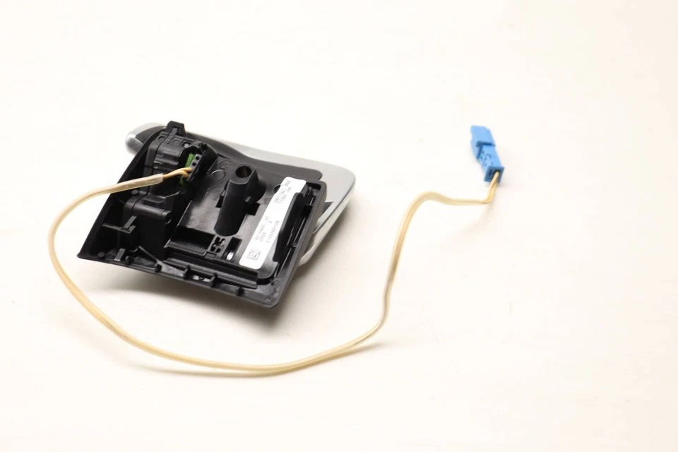 13-14 BMW 650I XDRIVE GRAN COUPE - Volante derecho palanca de cambios/botón Foto 2 de 4