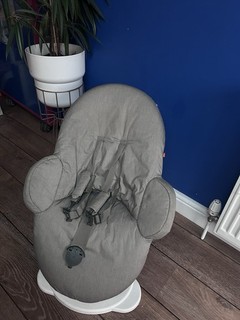 Stokke Steps Newborn Seat and Bouncer Bouncy Chair Beige/ grey