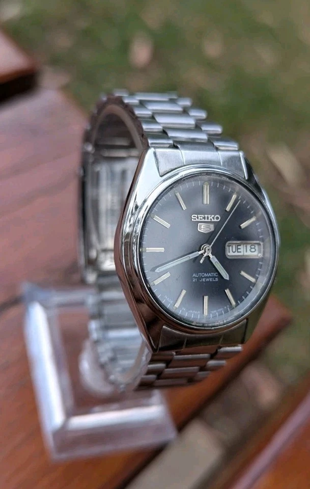 Reloj Seiko 5 1998 automático unisex 21 joyas recién reparado y esfera rara  Foto 3 de 4