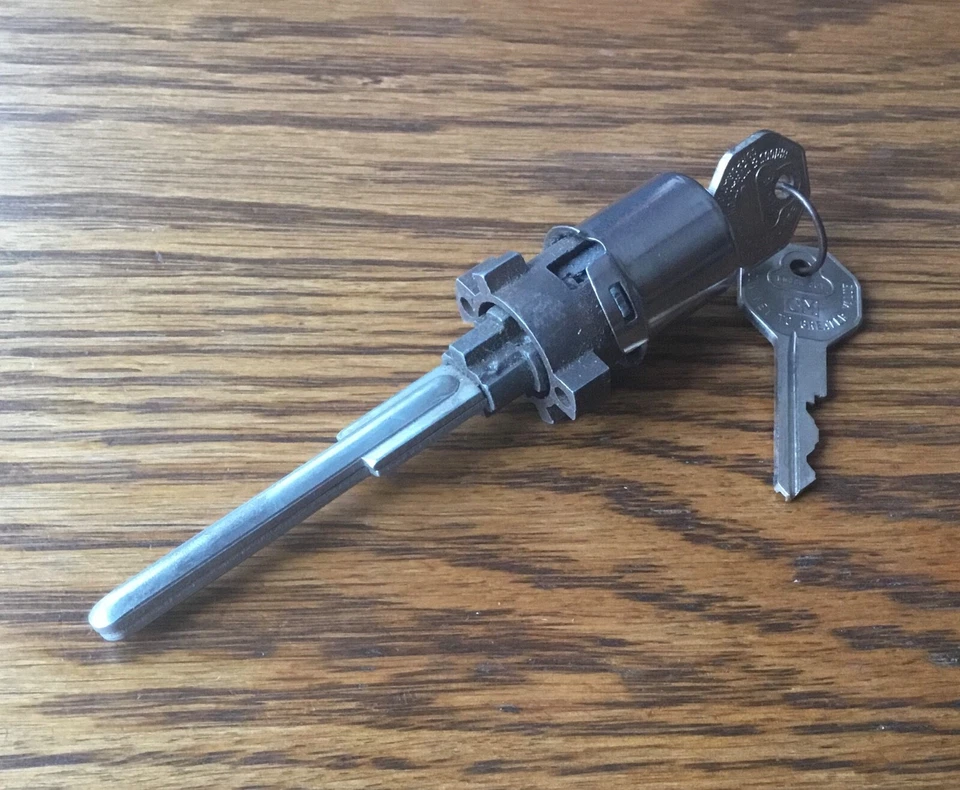 1960~1966 Chevrolet Pickup Truck BLOQUEIO DE ALÇA DE PORTA com CHAVES BRIGGS vintage GM NOS- - Imagem 3 de 4