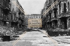 Repro Foto Zerst&ouml;rte Stadt Stra&szlig;enansicht