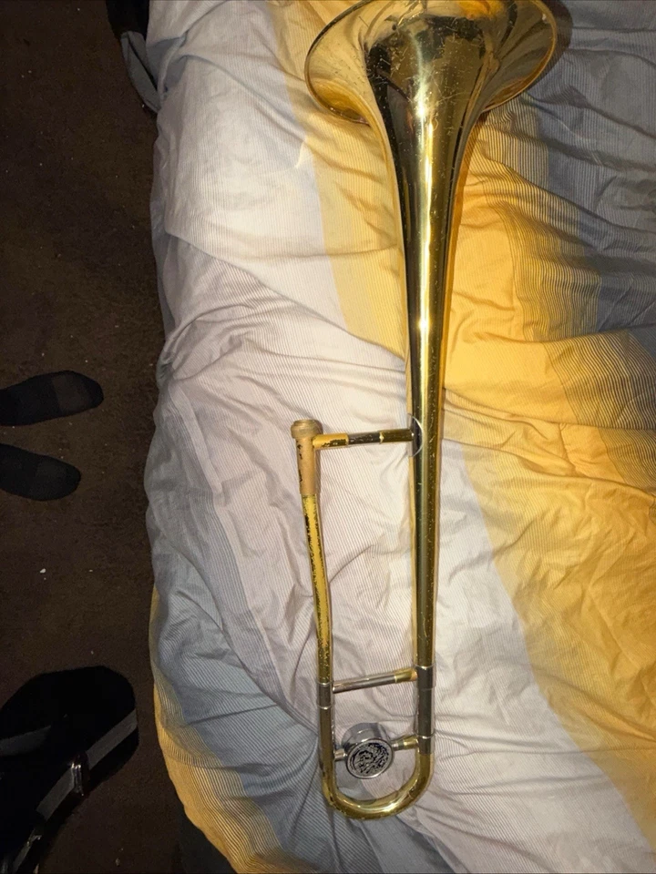 Trombón Jupiter JTB-700A con estuche y boquilla Foto 3 de 4