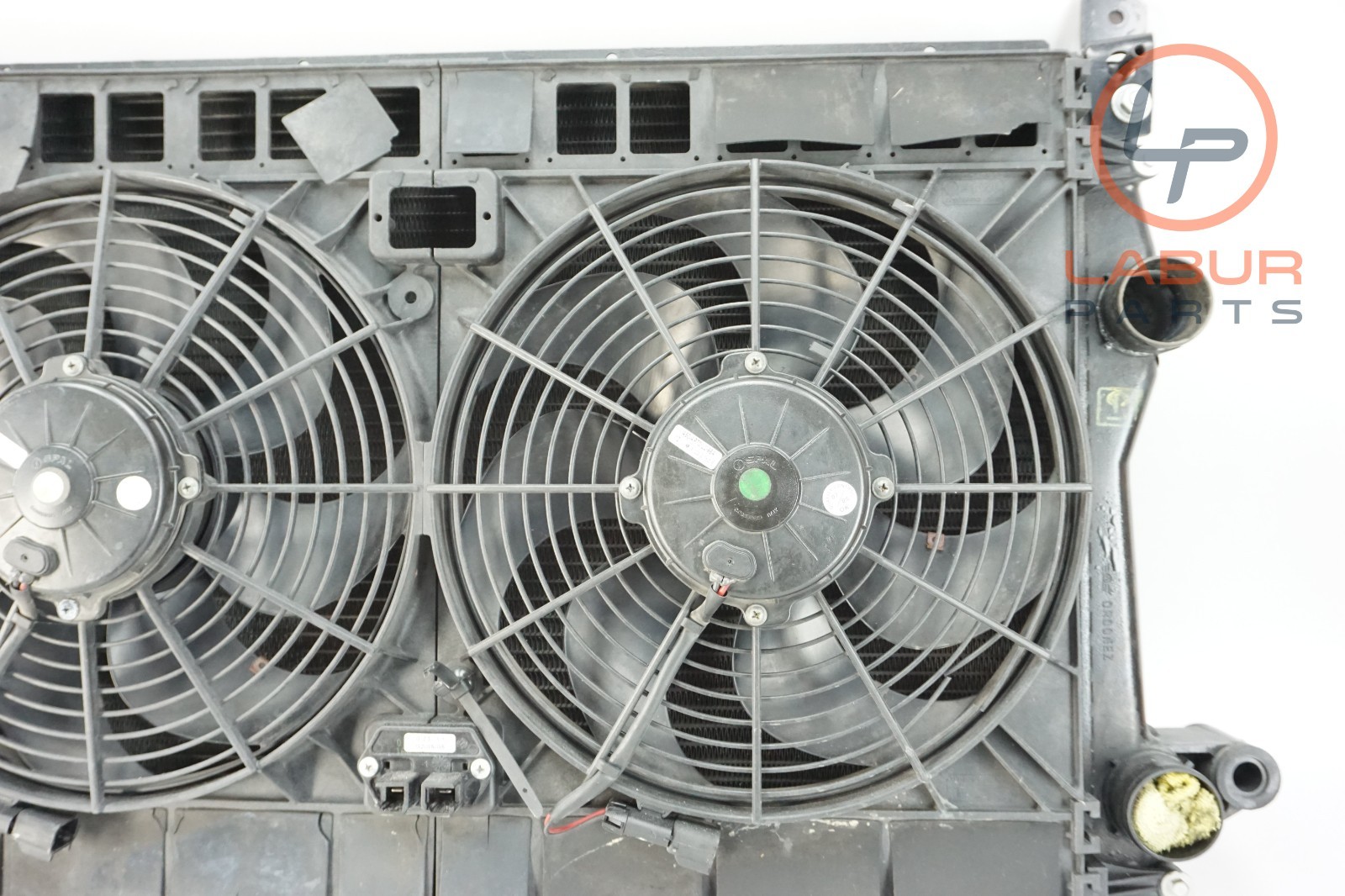 M139 05-07 Maserati Quattroporte Engine Cooling Dual Fan Motor & Radiator Z7066