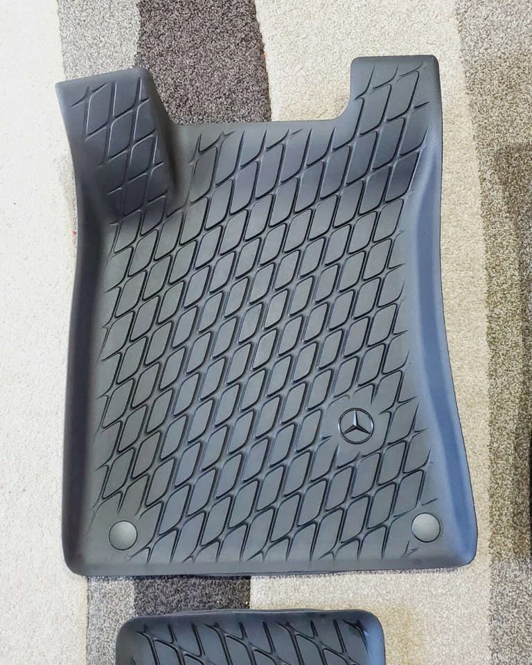 2019-2023 梅赛德斯-奔驰 A220 级全天候地板衬里托盘垫原始设备制造商 4 件 — 第 2/4 张图片