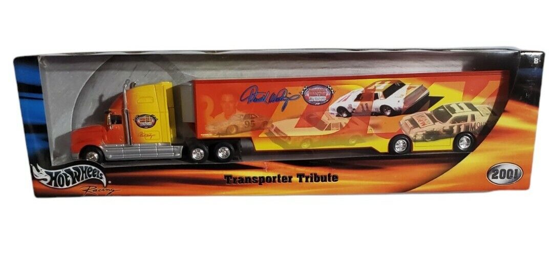 ホットウィール　NASCAR　TRANSPORTER Amazon.com: Hot Wheels Team Transport Nissan Euro Hauler and