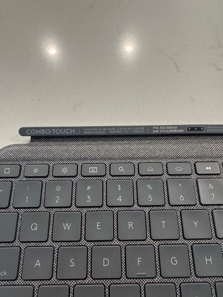 Apple iPad Pro 11 in. Keyboard Folio Case Logitech Combo Touch Gray 3rd Gen - Image 3 of 4